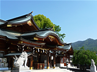 1800年の歴史をもつ速谷神社。