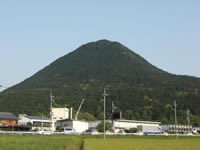 御上神社（滋賀県野洲市）の三上山写真